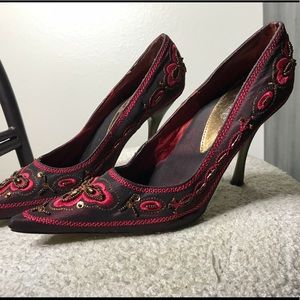 Dollhouse Red Embroidered shoe